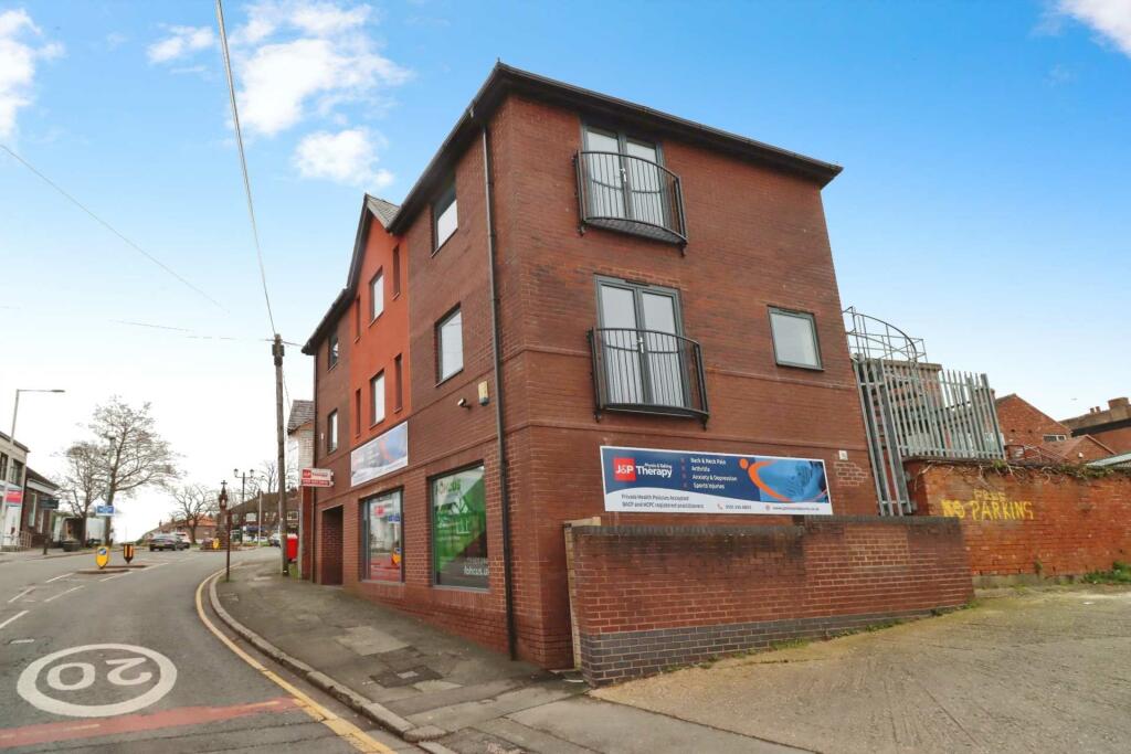 2 bedroom flat for sale in The Rake, Bromborough, CH62