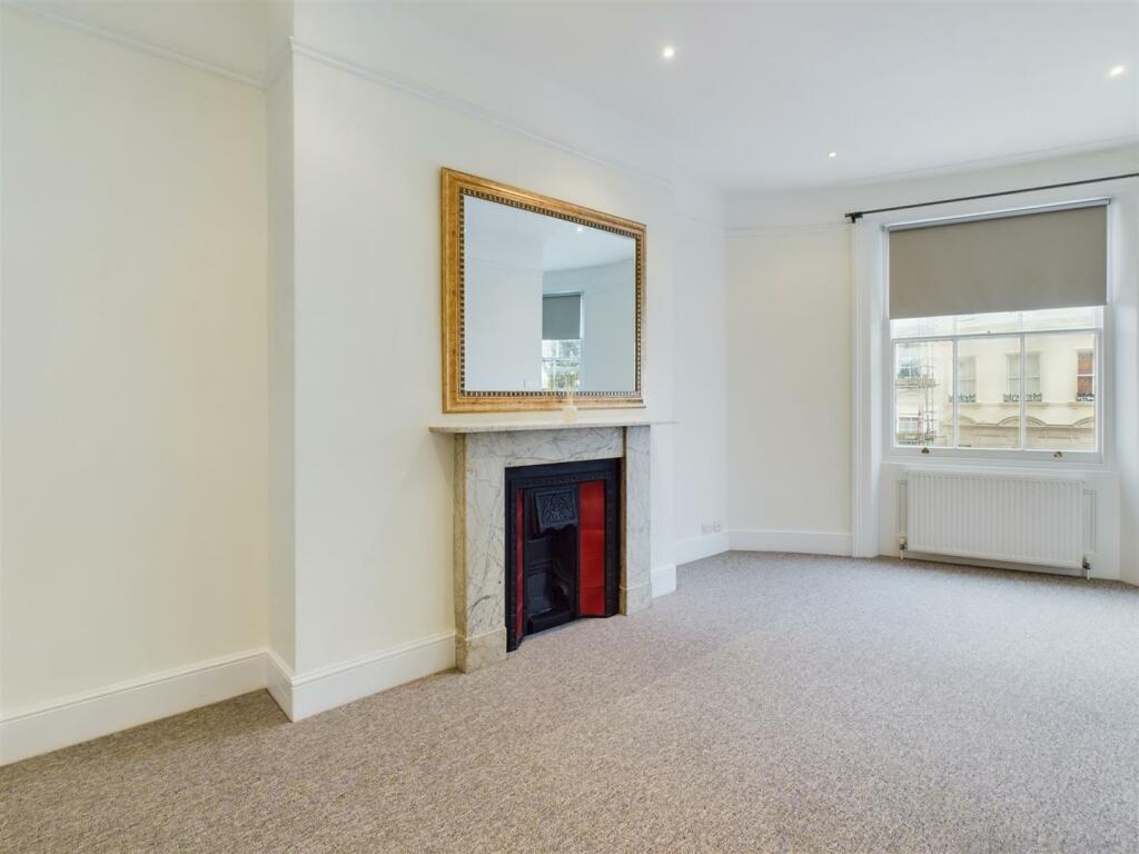 Flat to rent on Lansdowne Place, Hove BN3 1FN