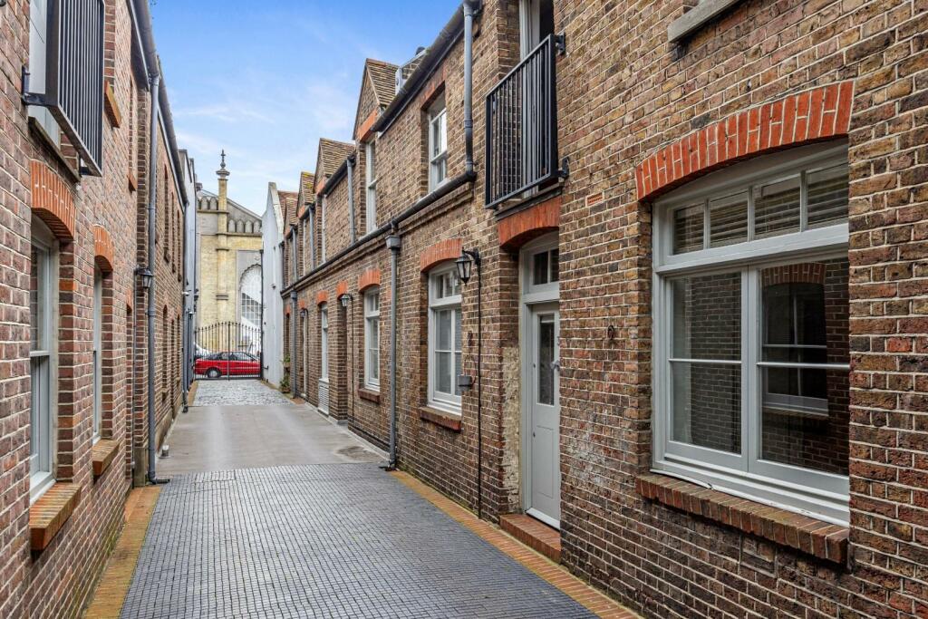 2 bedroom terraced house for sale in Pavilion Mews, Brighton, BN1