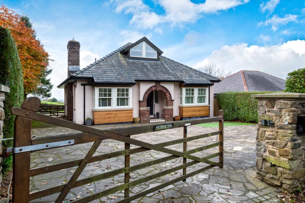 4 bedroom detached house for sale in Joel Lane Gee Cross , SK14