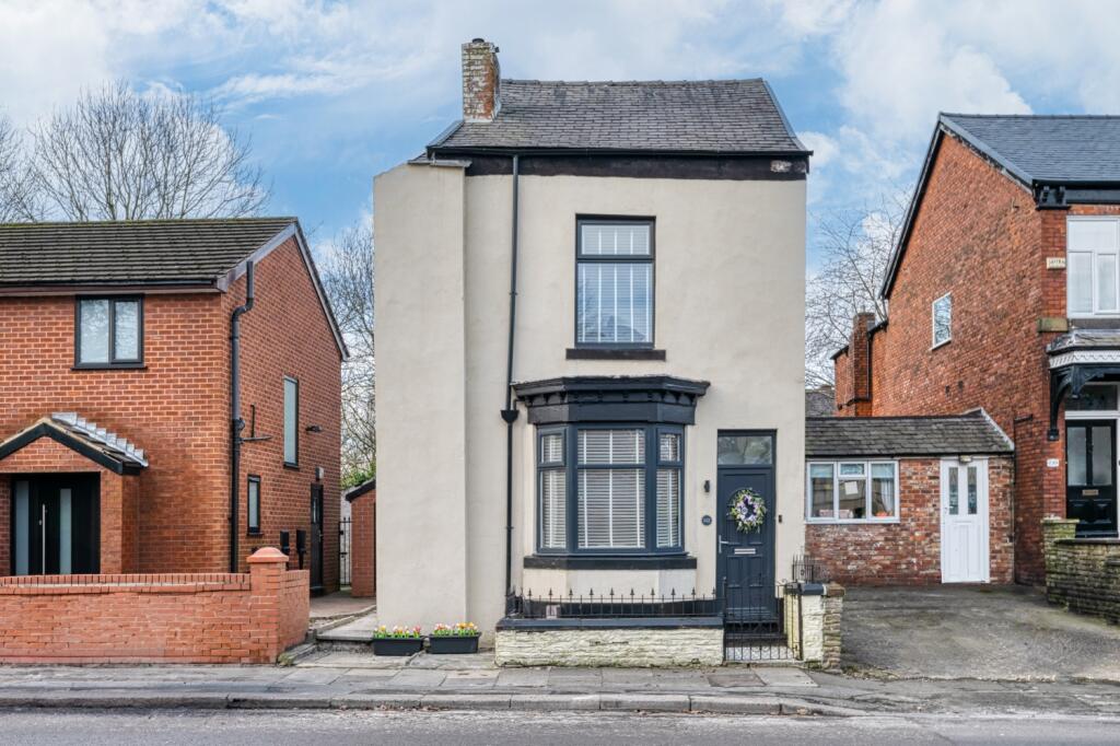3 bedroom link detached house for sale in Stockport Road ,Gee Cross