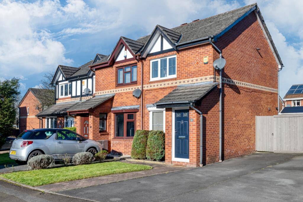 2 bedroom end of terrace house for sale in Eaton Close, Dukinfield , SK16