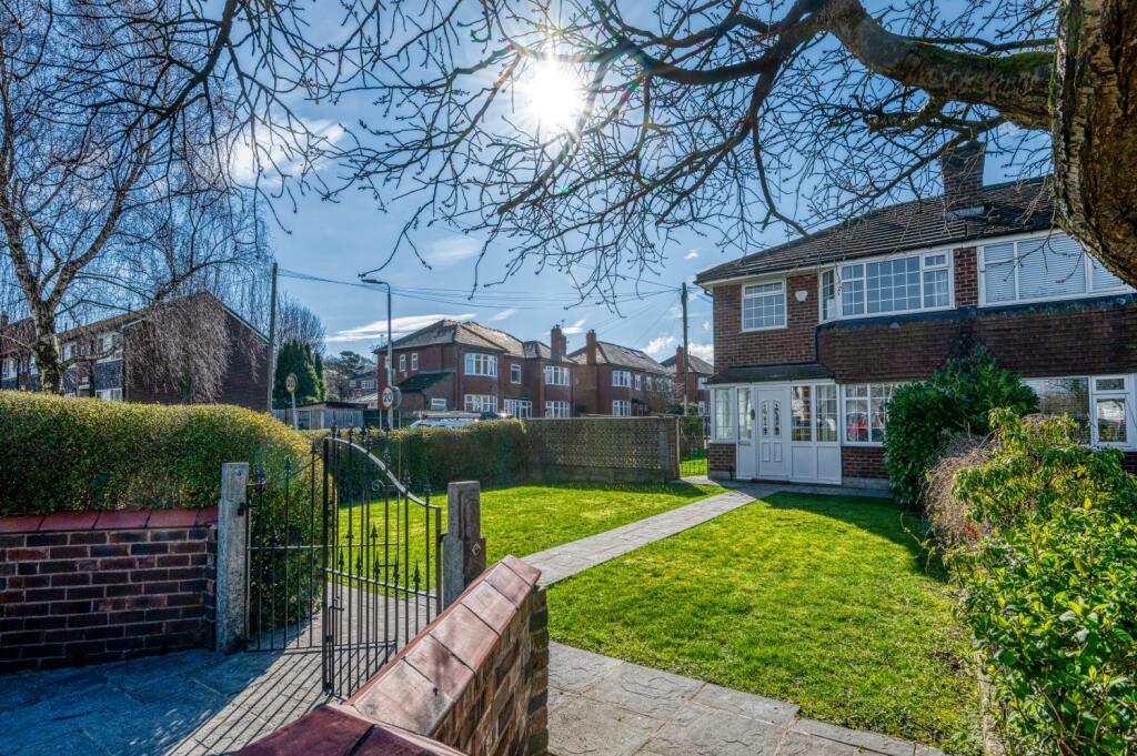 3 bedroom semidetached house for sale in Smithy Green, Woodley