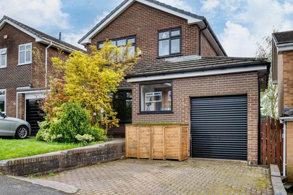 3 bedroom detached house for sale in Roaches Way, Mossley , OL5
