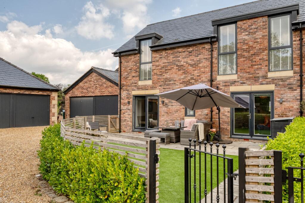 Main image of property: The Courtyard, Oakwood Rise, Romiley