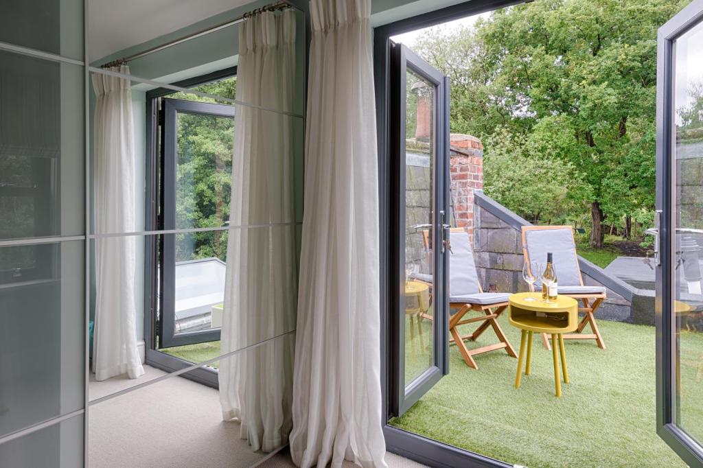 4 bedroom semidetached house for sale in Ivanhoe, Strines, SK6