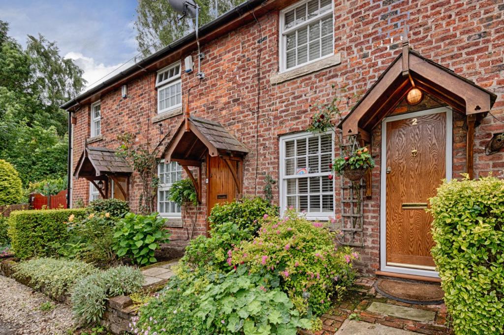 2 bedroom terraced house for sale in Middlewood Cottages Poynton