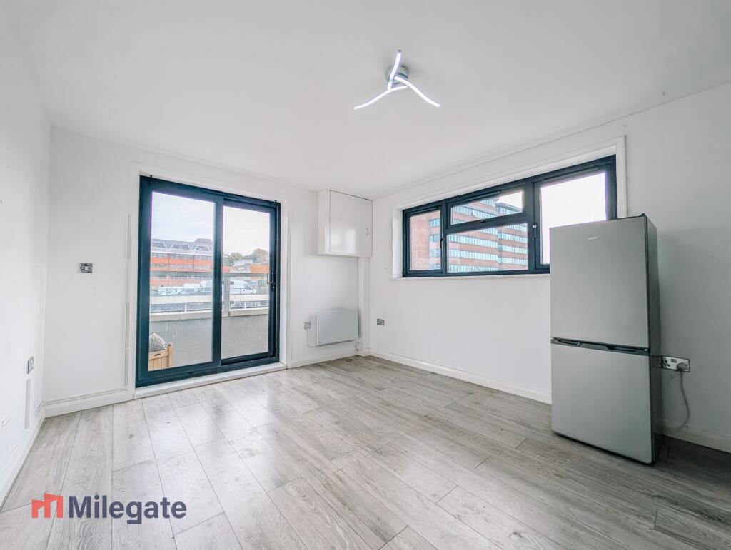 Main image of property: Marlowes, Hemel Hempstead, HP1