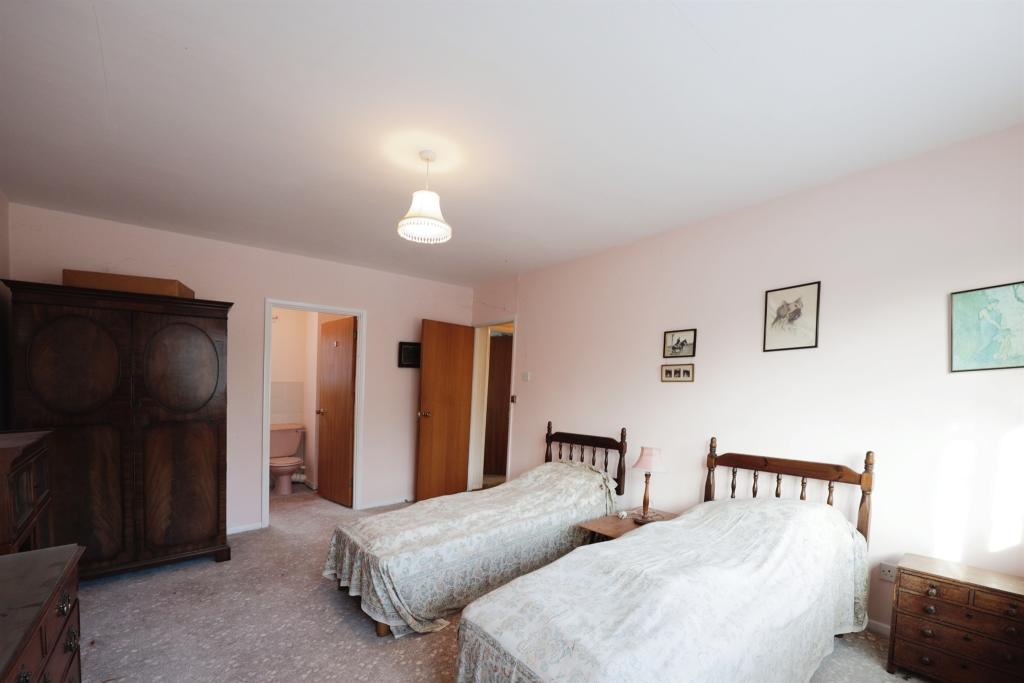 4 bedroom detached house for sale in Ballinger Common, Great Missenden