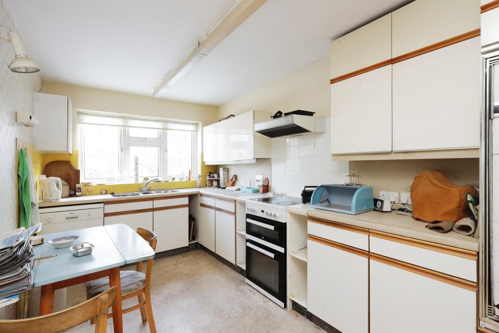 4 bedroom detached house for sale in Ballinger Common, Great Missenden