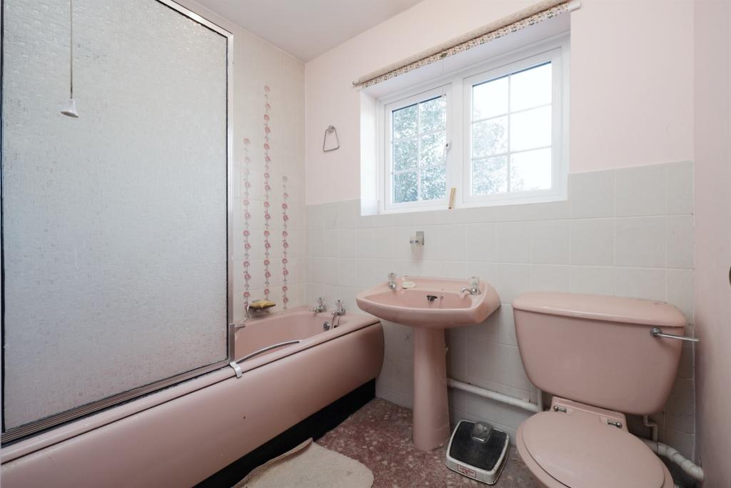 4 bedroom detached house for sale in Ballinger Common, Great Missenden