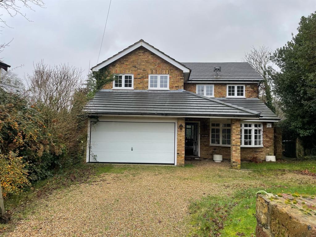 4 bedroom detached house for sale in Ballinger Common, Great Missenden