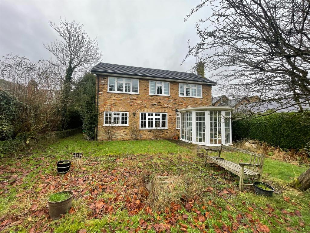4 bedroom detached house for sale in Ballinger Common, Great Missenden