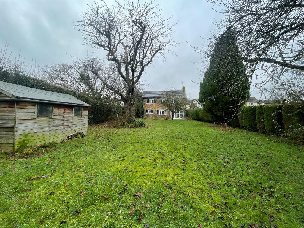 4 bedroom detached house for sale in Ballinger Common, Great Missenden