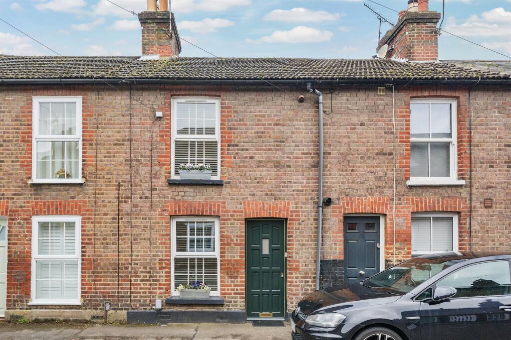 2 bedroom character property for sale in Street, Berkhamsted, HP4
