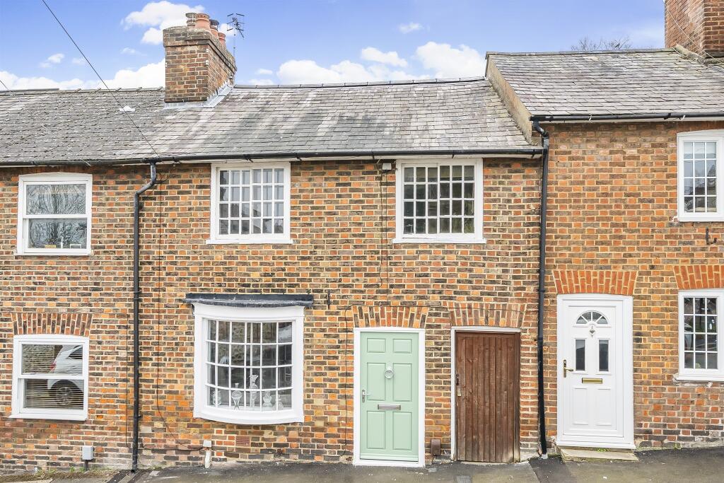 3 bedroom terraced house for sale in Highfield Road, BERKHAMSTED, HP4