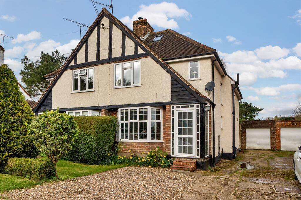 3 bedroom semidetached house for sale in Chesham Road, Ashley Green