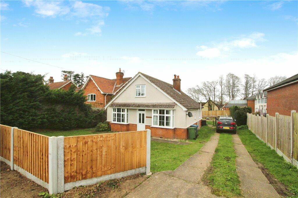 4 bedroom bungalow for sale in Bredfield Road, Woodbridge, Suffolk, IP12