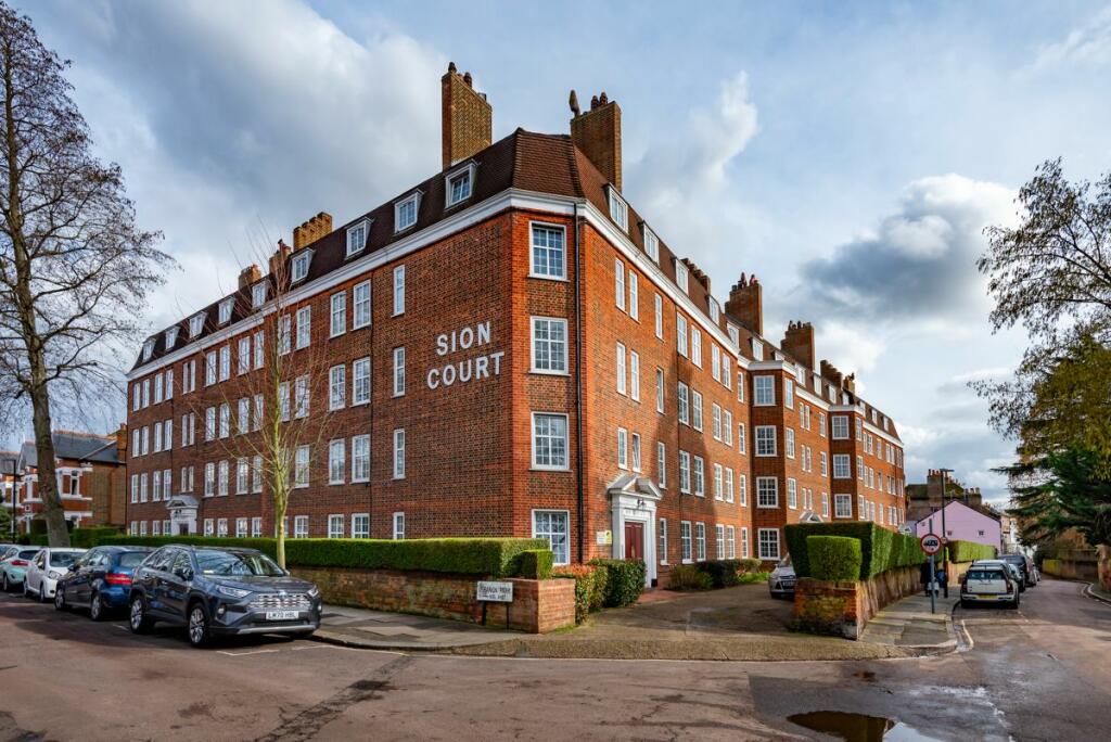 2 bedroom apartment for sale in Sion Court, Twickenham, TW1