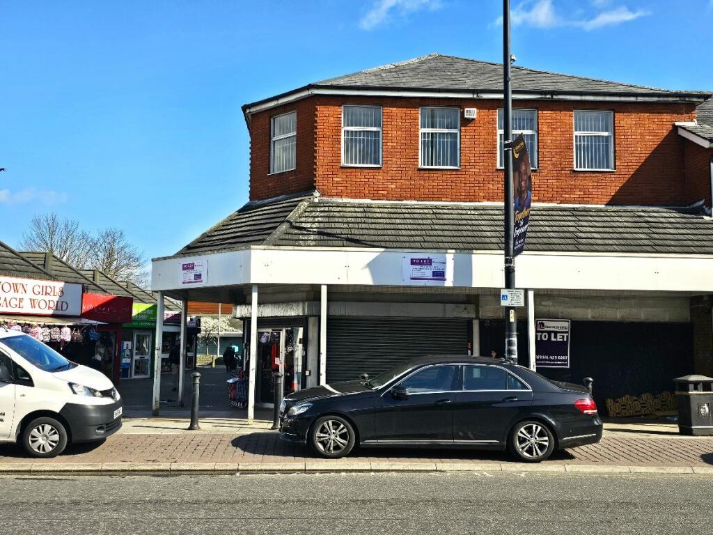Commercial property for rent in Stockport Road, Longsight, Manchester, M12
