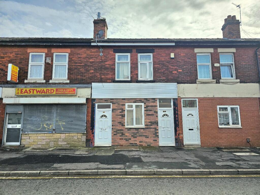 2 bedroom flat for rent in Broom Lane, Levenshule, Manchester, M19