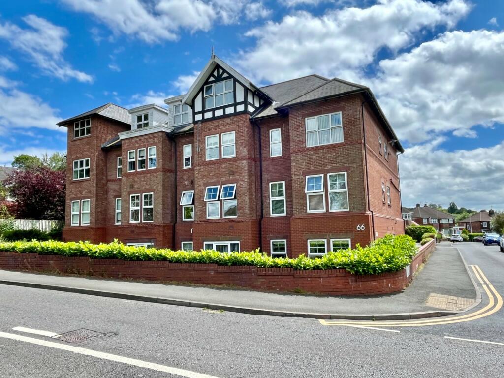 2 bedroom flat for sale in Station Road, Marple, Stockport, SK6