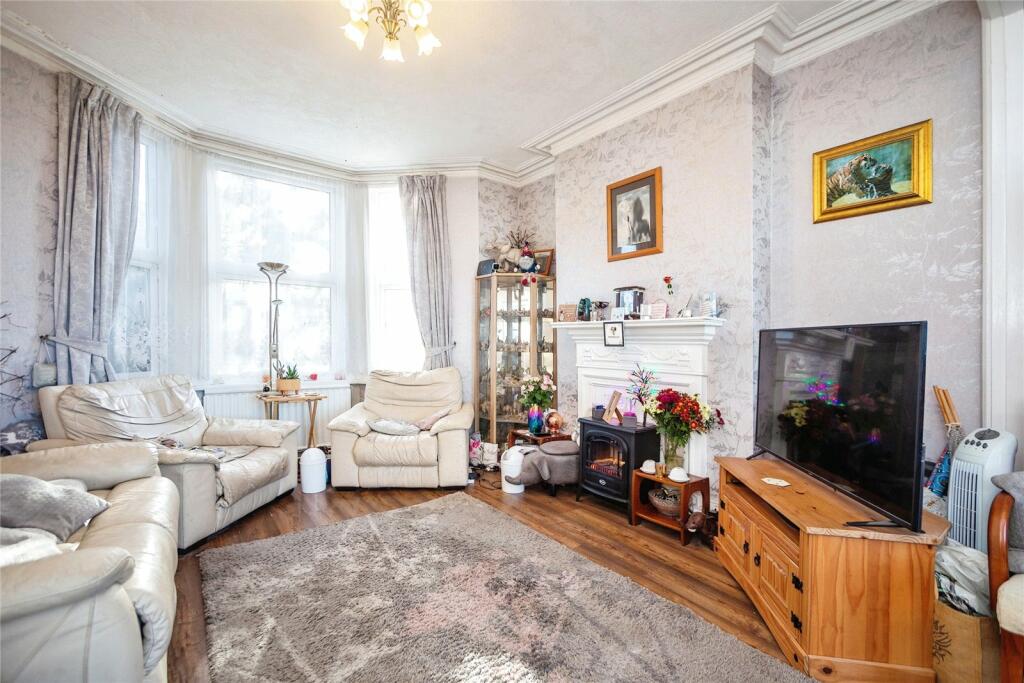 4 bedroom semidetached house for sale in Borstal Road, Rochester, Kent