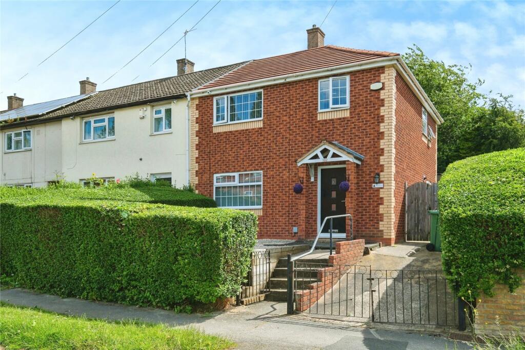 3 bedroom end of terrace house for sale in Asket Drive, Leeds, West