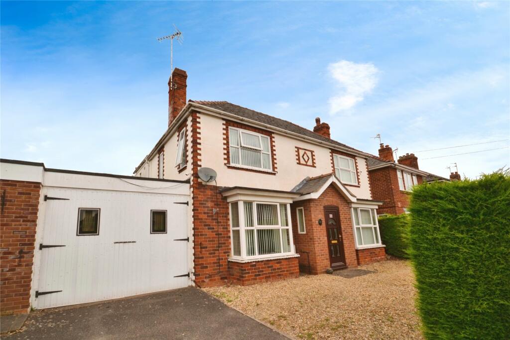 4 bedroom detached house for sale in Halmer Gate, Spalding