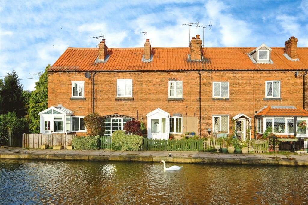 2 bedroom terraced house for sale in Turnerwood, Thorpe Salvin, Worksop