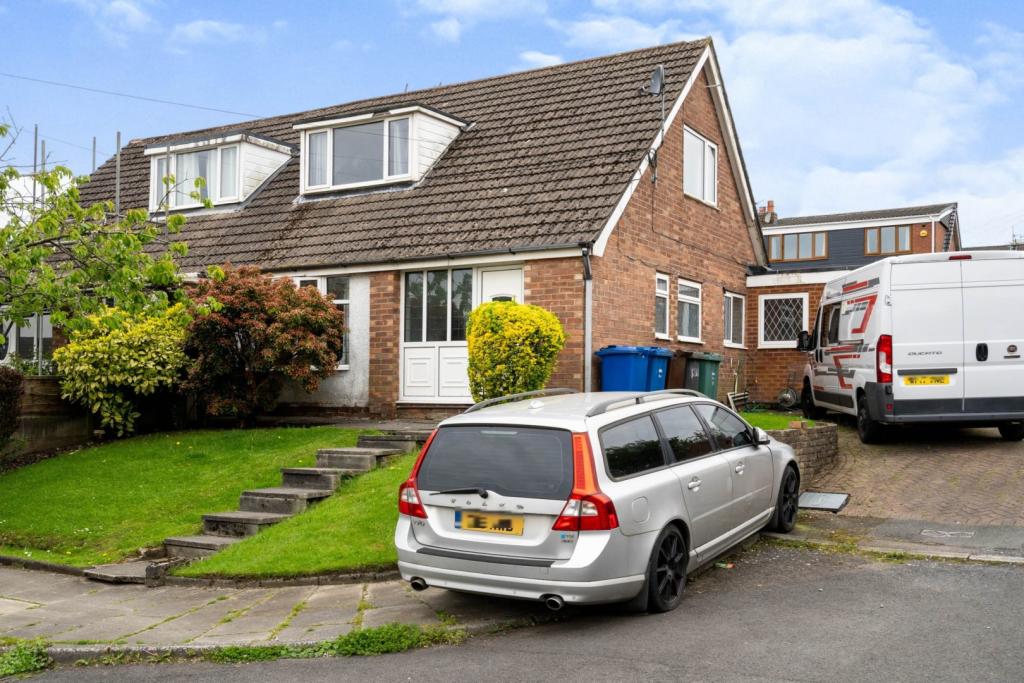 3 bedroom semidetached house for sale in Moorside Road, Bury, BL8