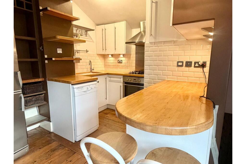 Main image of property: Coverton Road, London, SW17