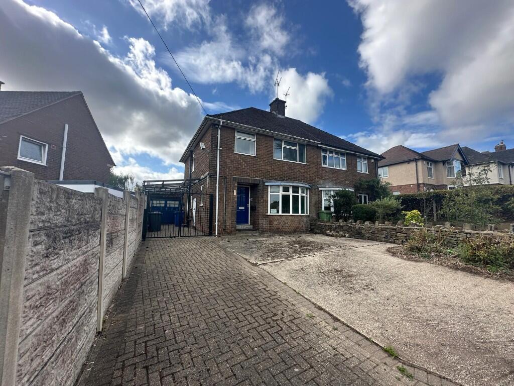 Main image of property: 4 Whitecotes Lane, Chesterfield, Derbyshire, S40 3HL
