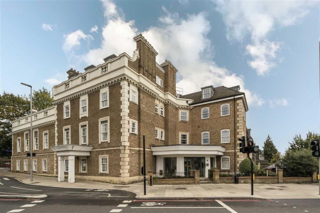 Main image of property: Kew Bridge Road, Brentford