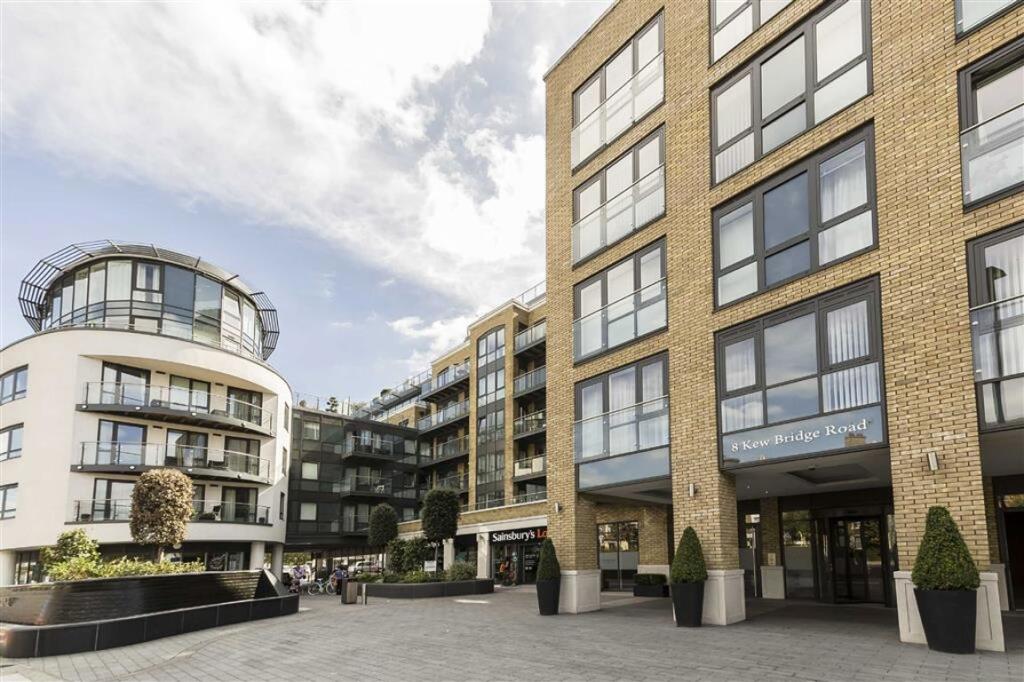 Main image of property: Kew Bridge Road, Kew