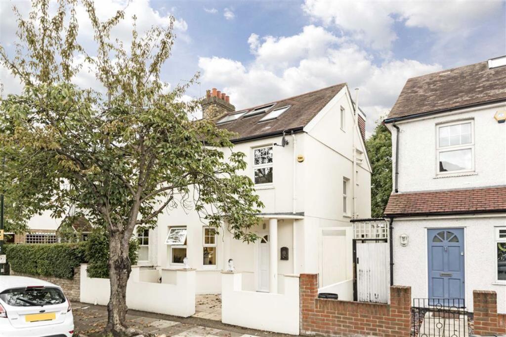 Main image of property: Marksbury Avenue, Kew