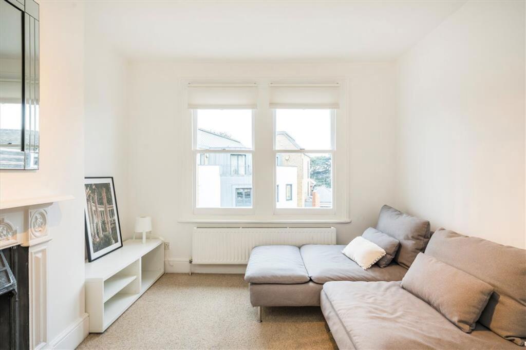 Main image of property: The Broadway, Barnes