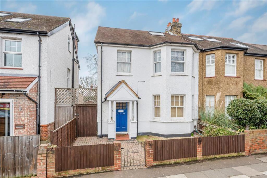 Main image of property: Marksbury Avenue, Kew