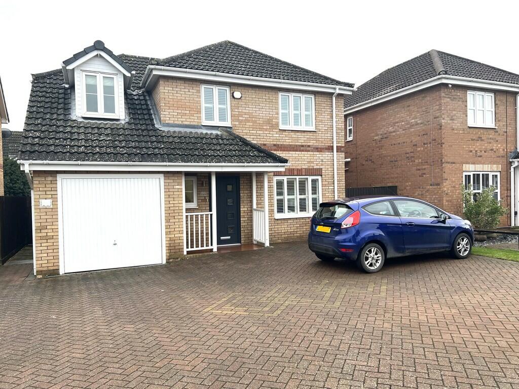 4 bedroom detached house for sale in New Road, Chatteris, Cambs., PE16