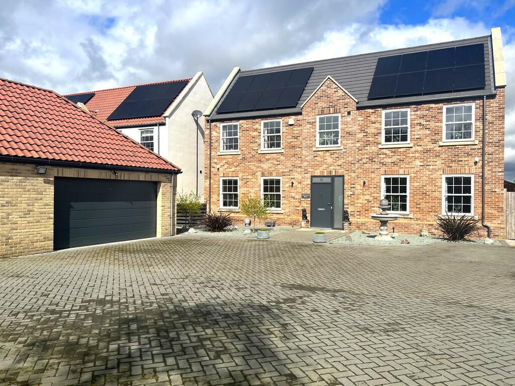 5 bedroom detached house for sale in Benwick Road, Doddington, March