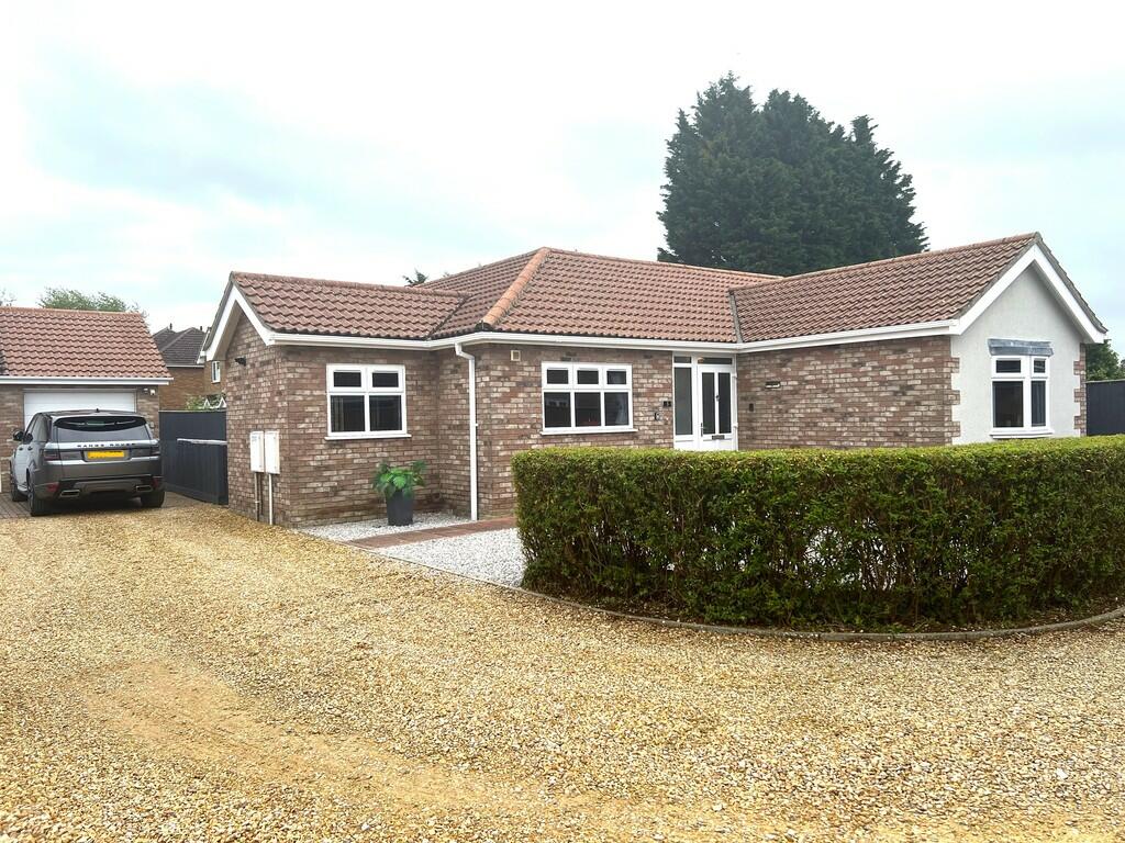 2 bedroom detached bungalow for sale in Pentland Way, March, Cambs