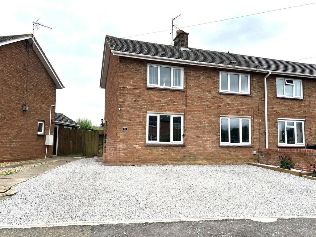 3 bedroom semidetached house for sale in Glebe Close, Manea, March