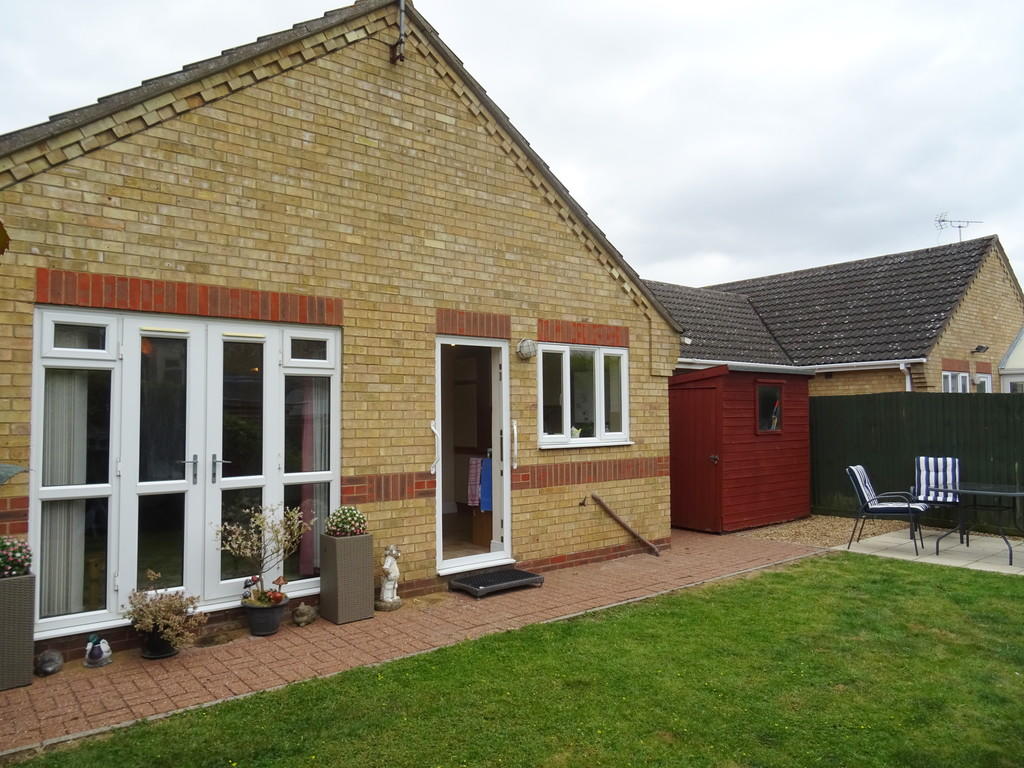 2 bedroom bungalow for sale in Linden Drive, Chatteris, Cambs., PE16