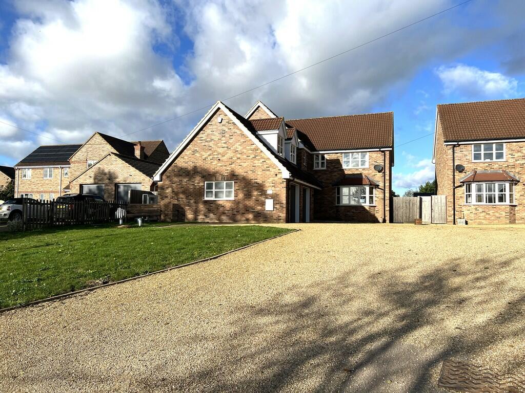 4 bedroom detached house for sale in Fallow Corner Drove, Manea, March
