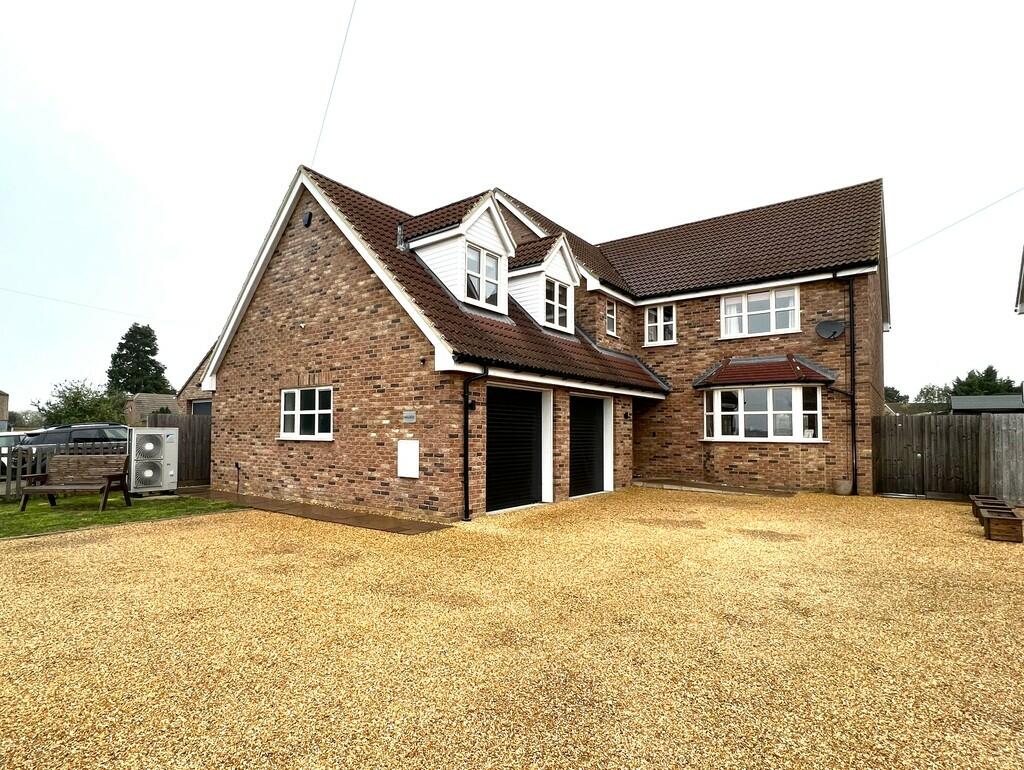 4 bedroom detached house for sale in Fallow Corner Drove, Manea, March