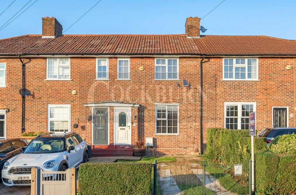 3 bedroom terraced house for sale in Prestbury Square, Mottingham, SE9