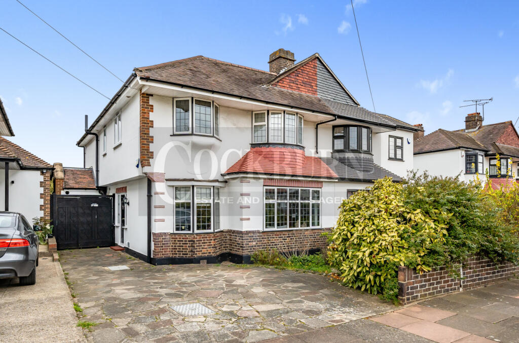 5 bedroom semidetached house for sale in Telford Road, London, SE9