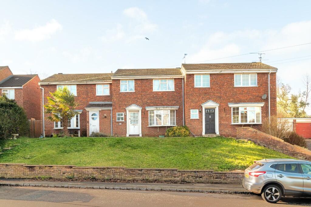 3 bedroom terraced house for sale in Littleworth, Wing, Leighton