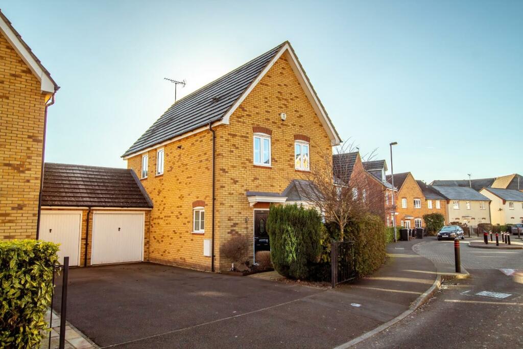 3 bedroom link detached house for sale in Clay Furlong, Leighton
