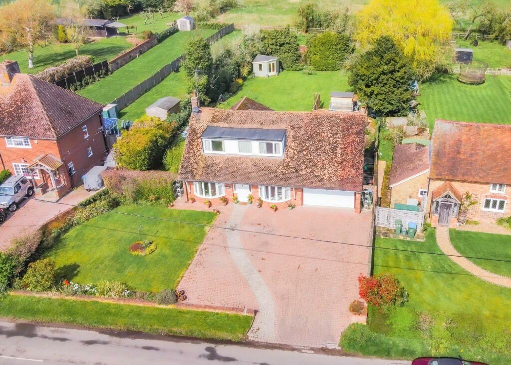 4 bedroom chalet for sale in Horton Road, Slapton, LU7